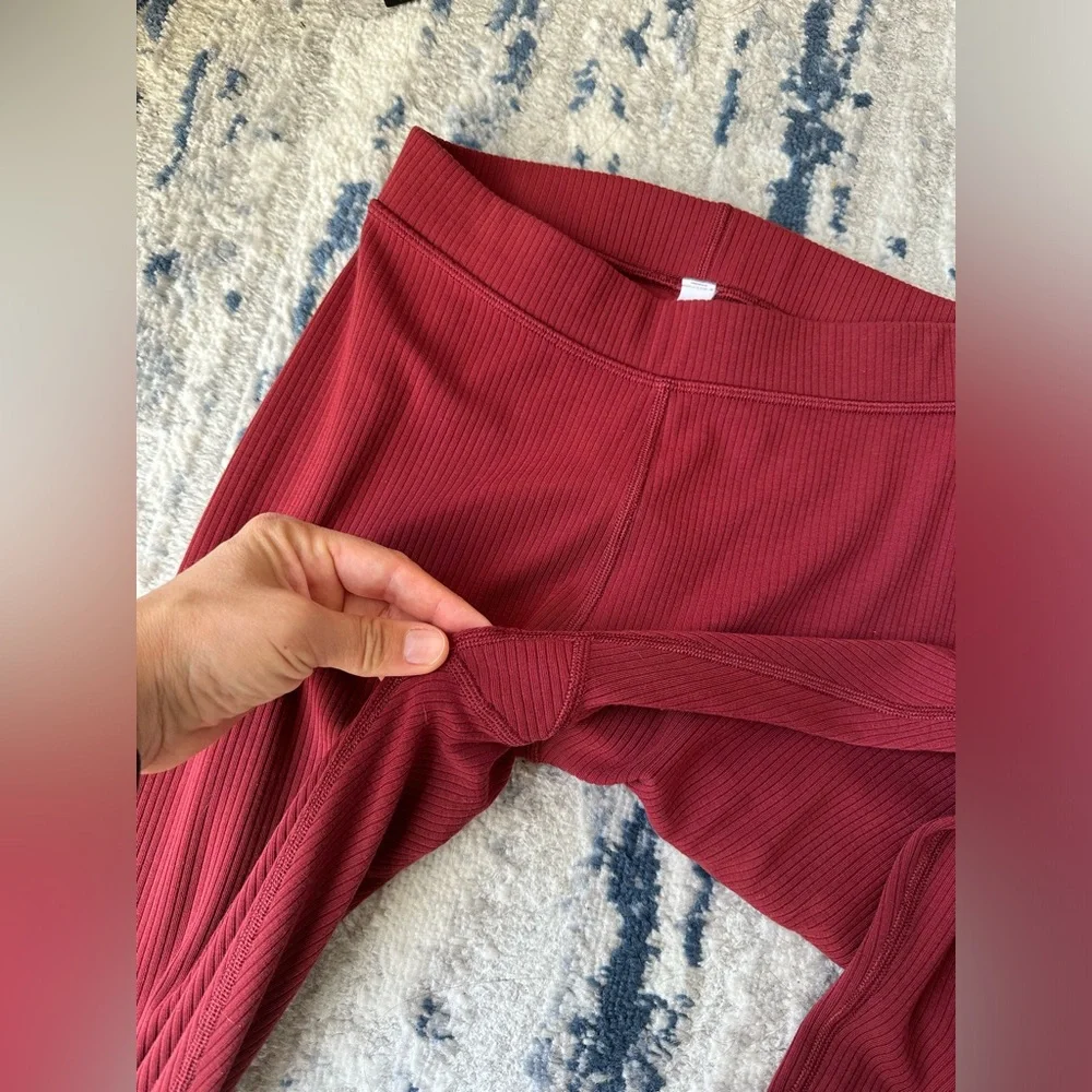 ALO Yoga Ribbed Leggings in Deep Red